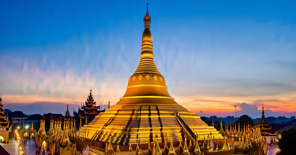 ညနေခင်းတွင် ရွှေတိဂုံဘုရားကြီး ရောင်ထွန်းနေသည့် မြင်ကွင်း