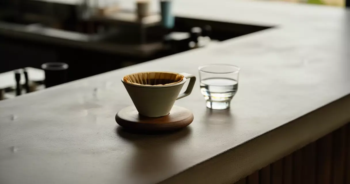 ရန်ကုန် specialty coffee ဆိုင်တွင် pour-over ကော်ဖီ တစ်ခွက်