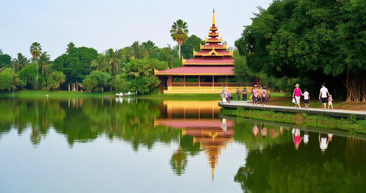 Kandawgyi ရေကန်တွင် Karaweik Palace ရေပြင်ထင်ဟပ်မှု