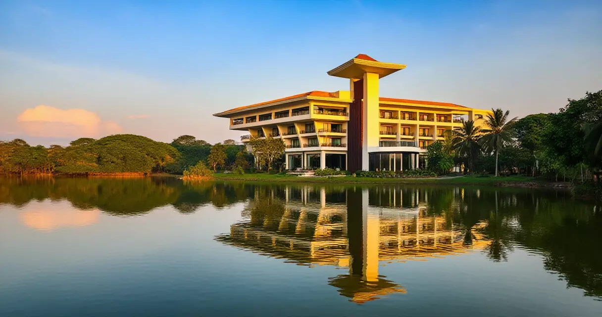 Inya Lake Hotel ရန်ကုန် ဆိုဗီယက်ခေတ် Modernist ဗိသုကာပုံစံ အဆောက်အဦ