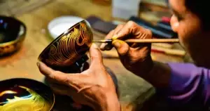မြန်မာ့ ရိုးရာ လက်မှုပညာ သင်ယူနည်း — သင်တန်း၊ ကျွမ်းကျင်သူနှင့် ကုန်ကျစရိတ်