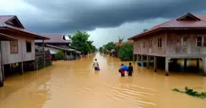 ဘားဂိုမြစ်ရေ အန္တရာယ်မှတ်ကိုကျော်၍ မြို့ပြဆည်မြောင်းများ ရေနစ်မြုပ် — အိမ်ထောင်စု ၁၂၆ ခု နေရပ်စွန့်ခွာ ဩဂုတ် ၂ ရက်တွင် စတင်