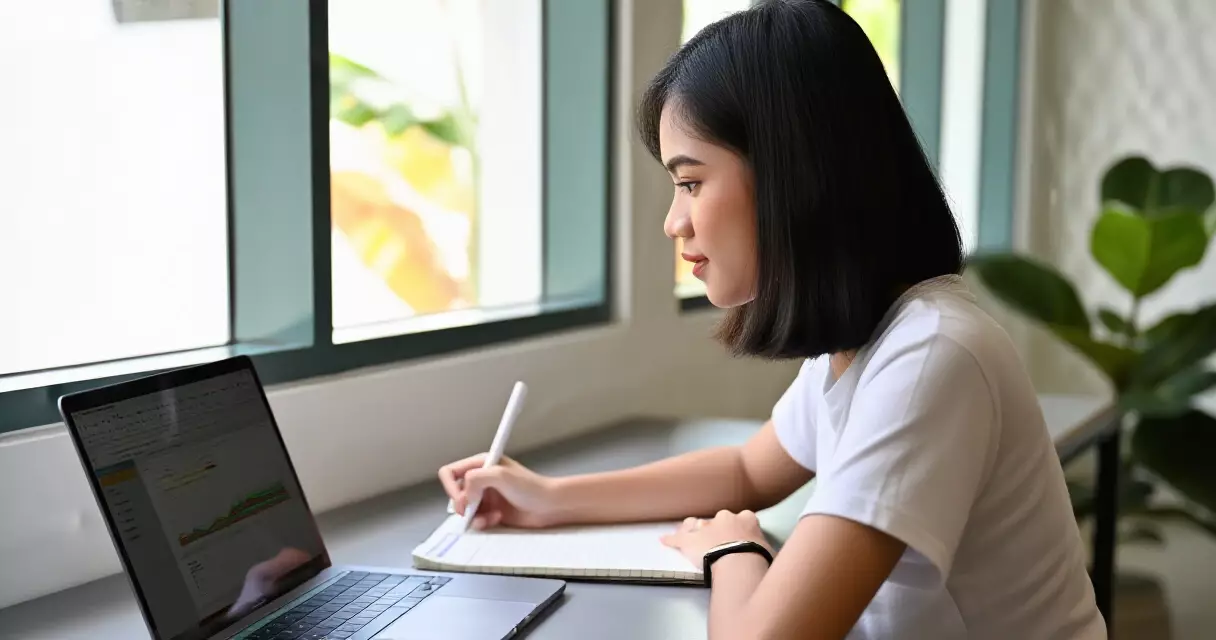ရန်ကုန်မှာ Digital Marketing ဘယ်လိုသင်ယူမလဲ — သင်တန်း၊ Self-study နှင့် လက်တွေ့